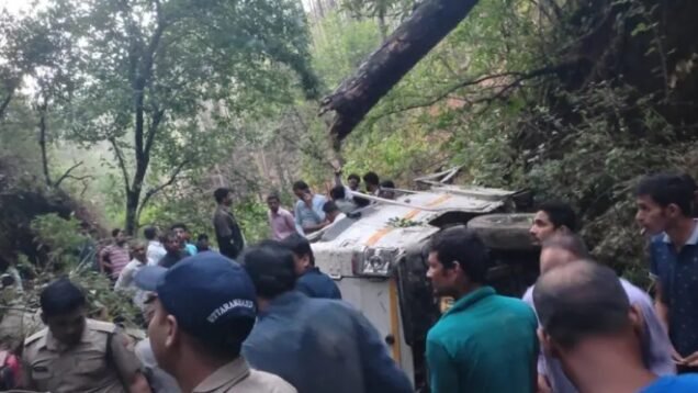 Roadaccident in okhalkanda